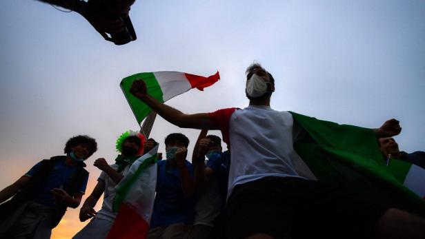 FBL-EURO-2020-2021-MATCH14-ITA-SUI-FANS