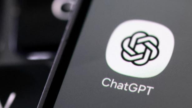 Das Logo von ChatGPT ist auf einem Smartphone-Bildschirm zu sehen.