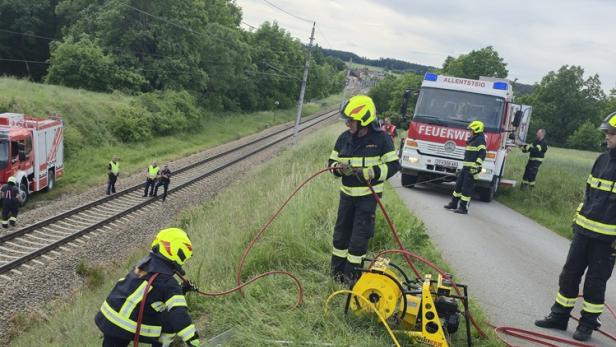 Bergungsarbeiten der FF Allentsteig nach dem Zugsunglück