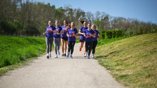 Eine Gruppe Frauen beim Laufen