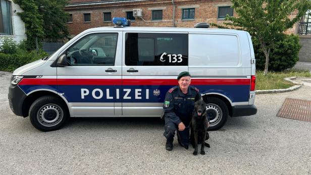 Der Diensthundeführer mit Polizeihund Nox.