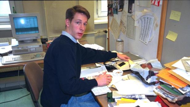 Zigaretten am Schreibtisch, ein Computer ohne Internet, nur Festnetz: 1996 war das der Alltag. 