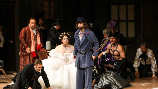 Pride-"Fledermaus" an der Volksoper Wien.