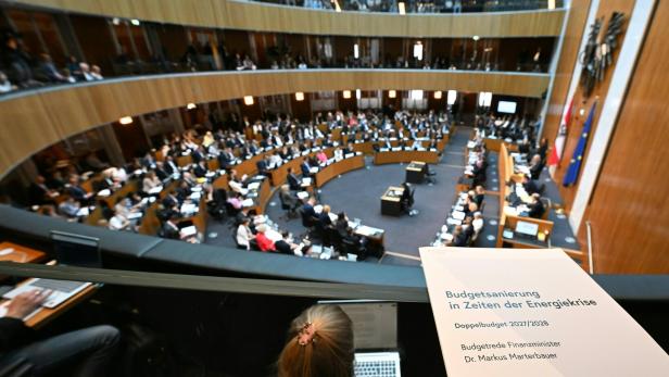 NATIONALRAT MIT BUDGETREDE VON FINANZMINISTER MARTERBAUER (SPÖ): ÜBERSICHT