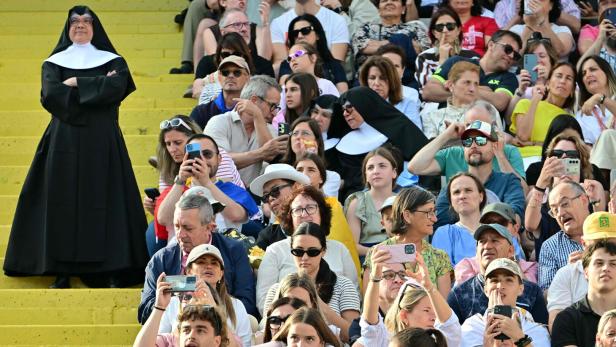 TOPSHOT-SPAIN-VATICAN-DIPLOMACY-RELIGION-POPE