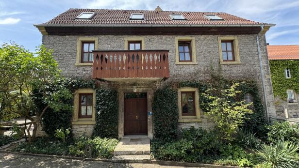 Das Bild zeigt das steinerne Geburtshaus von Dr. Alois Alzheimer in Marktbreit in Unterfranken.