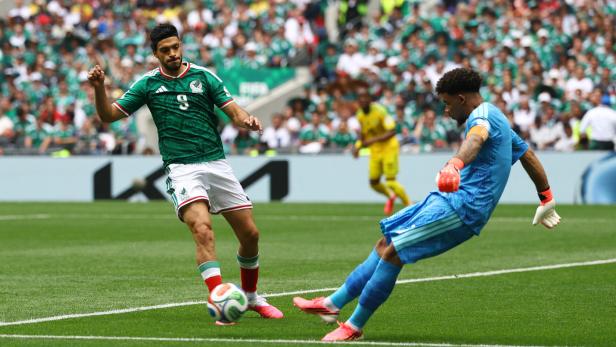Mexiko startet druckvoll