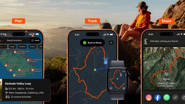 Drei Smartphones mit Strava-Wanderfunktionen vor Berglandschaft und sitzender Person bei Sonnenuntergang.