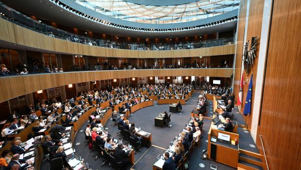 NATIONALRAT MIT BUDGETREDE VON FINANZMINISTER MARTERBAUER (SPÖ): ÜBERSICHT