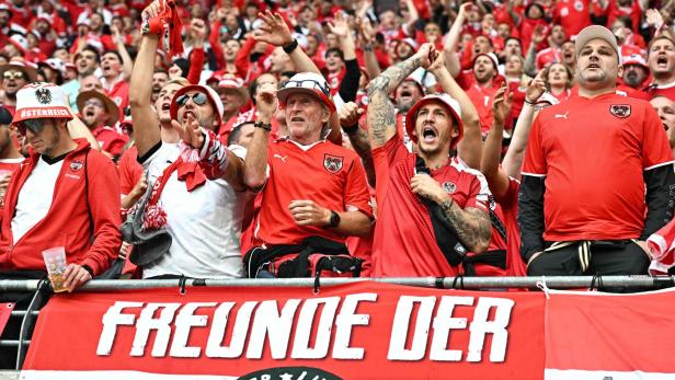 FBL-EURO-2024-MATCH44-AUT-TUR-FANS