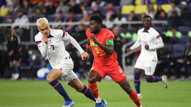 Thomas Partey im Zweikampf mit US-Spieler Gio Reyna.