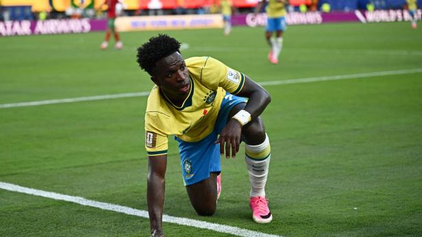 Kniefall: Vinicius Junior rettete mit dem Ausgleich der Seleção einen Punkt.