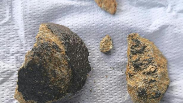 ++ HANDOUT ++ BURGENLÄNDER DÜRFTEN METEORIT IM GARTEN GEFUNDEN HABEN