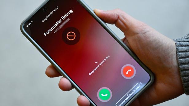 ++ THEMENBILD ++ PHISHING-BETRUG / TELEFON-BETRUG / BETRUGSANRUF / SCAM / SPOOFING / "ENKELTRICK"