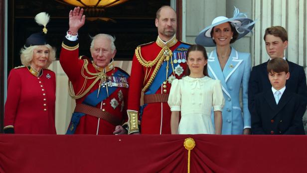 Royal Family die Royal Family auf dem Palastbalkon.