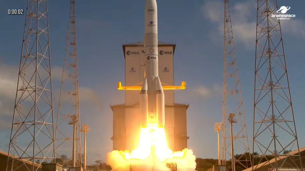 Ariane 64 startet mit viel Rauch und Feuer