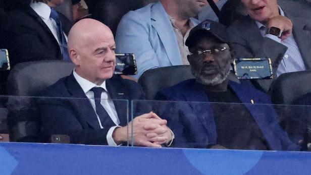 George Weah (re.) neben Gianni Infantino.