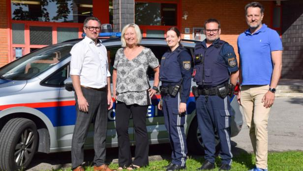 Polizisten und Stadtpolitiker 