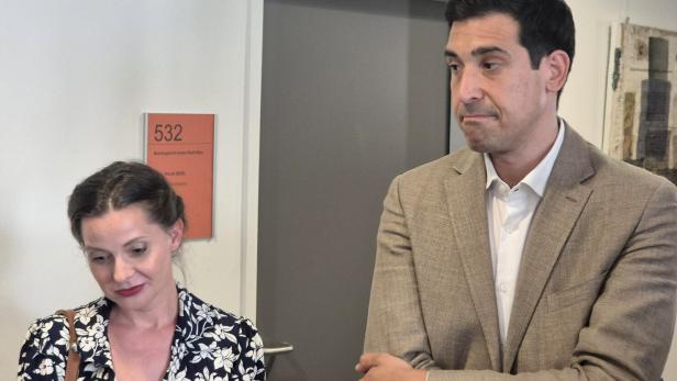 GERICHTSVERHANDLUNG ZU WIDERRUFSKLAGE GEGEN DIE GRÜNE EU-WAHL-SPITZENKANDIDATIN: VERONIKA BOHRN MENA/ SEBASTIAN BOHRN MENA