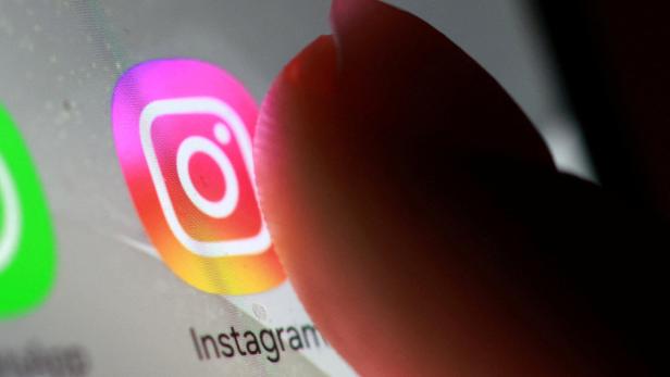 FILE PHOTO: Illustration shows Instagram app