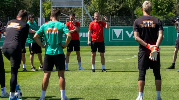 SOCCER - BL, Rapid, training start