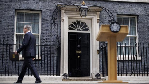 Keir Starmer resigns as British Prime Minister