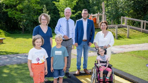Eröffnung des neuen Spielplatzes in der Waldschule Wiener Neustadt.
