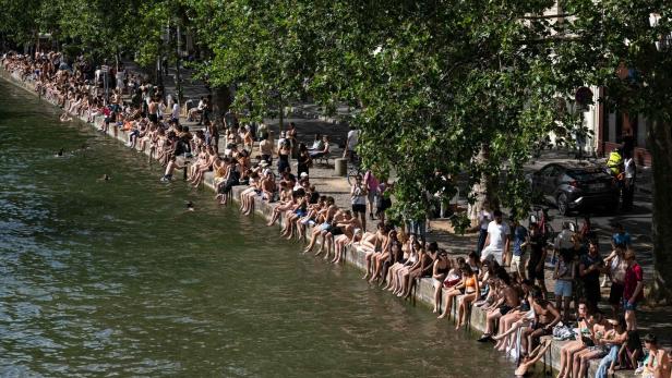 TOPSHOT-FRANCE-WEATHER-CLIMATE-HEAT