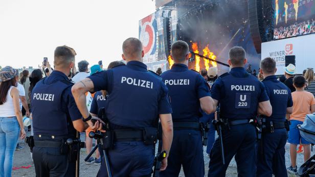 41. DONAUINSELFEST: KONZERT - POLIZEI.