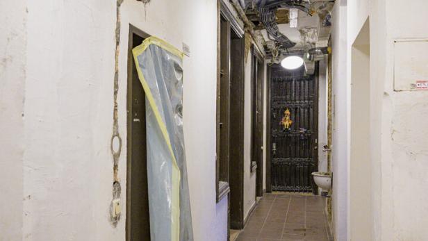 Sanierung in einem desolaten Wohnhaus. 