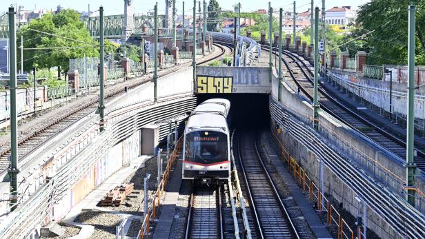 ++ THEMENBILD ++ U-BAHN / WIENER LINIEN / VERKEHR / ÖFFENTLICHE VERKEHRSMITTEL