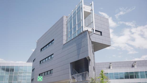 Ein Gebäude von außen 