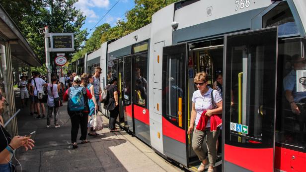 Straßenbahn im Sommer in Wien