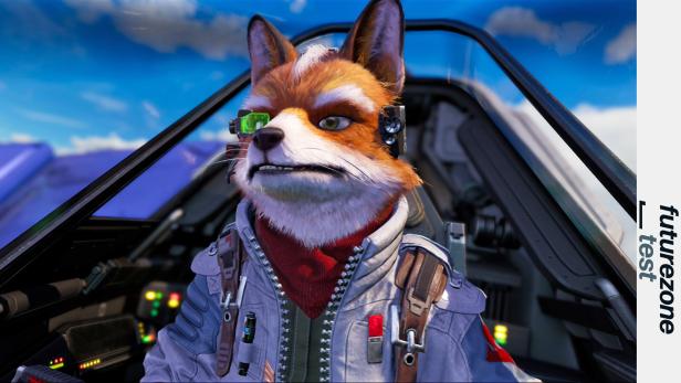 Ein menschenähnlicher Fuchs sitzt im Cockpit eines Raumjägers.