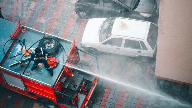 Feuerwehr löscht Brand