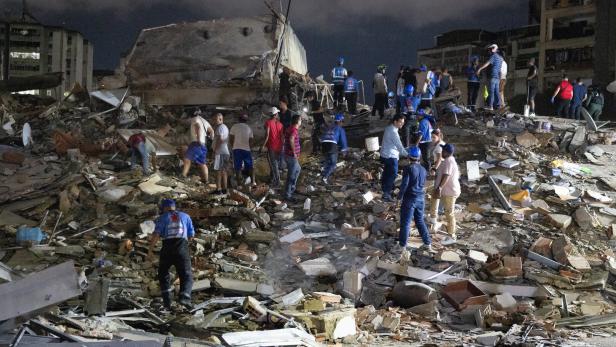 Powerful earthquakes strike Venezuela