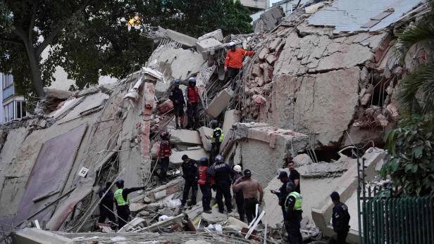 TOPSHOT-VENEZUELA-EARTHQUAKE