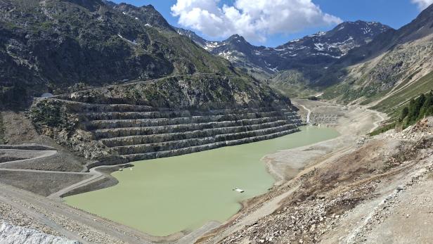 Der neue Speichersee Kühtai füllt sich langsam mit Wasser.