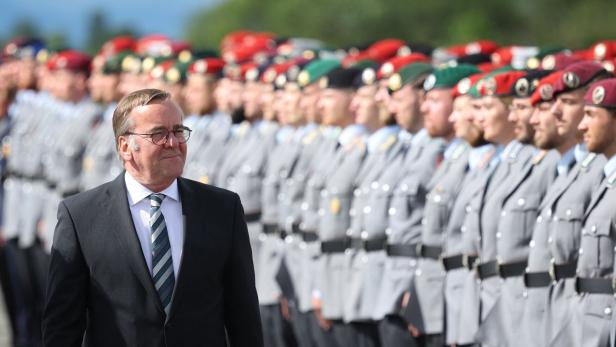Verteidigungsminister Pistorius will die Bundeswehr aufstocken.