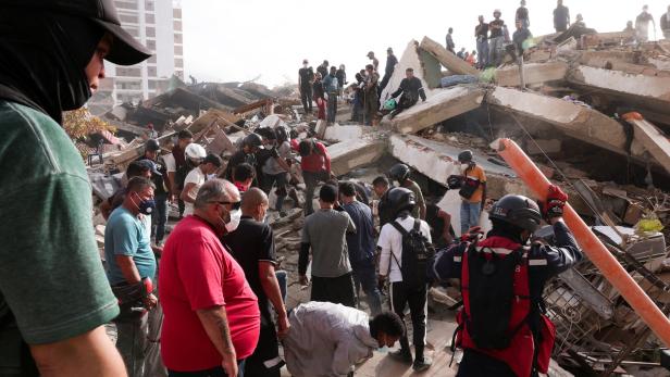 Aftermath of earthquakes in La Guaira