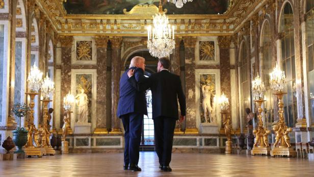TOPSHOT-FRANCE-US-TRUMP-VERSAILLES