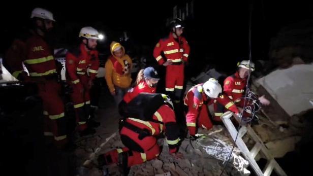 Spanish military assist in the earthquake response in Venezuela