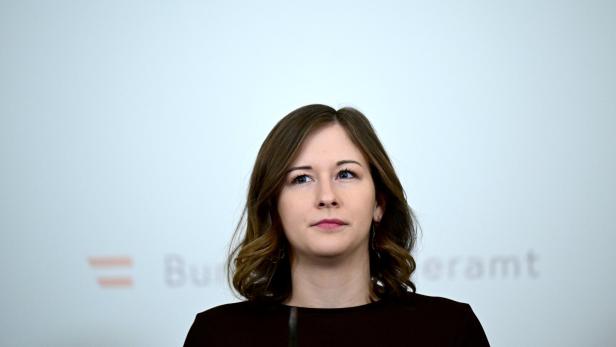 PK BKA ZU NEUEN DEUTSCHKURSEN: BAUER (ÖVP)