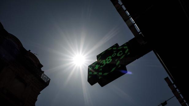 FILES-FRANCE-CLIMATE-WEATHER-HEATWAVE