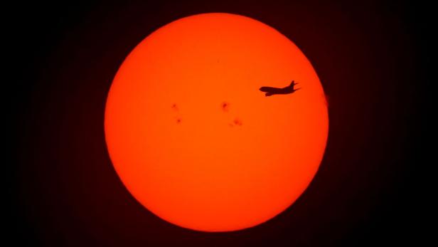 TOPSHOT-ARGENTINA-SUNRISE-AIR-TRANSPORT