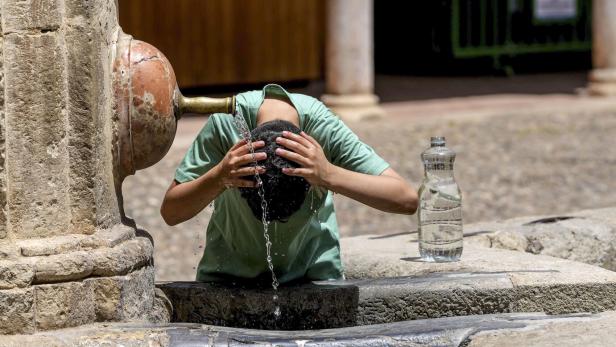 High temperatures continue across Spain