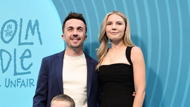 Frankie Muniz mit Ehefrau Paige und Sohn Mauz auf dem roten Teppich