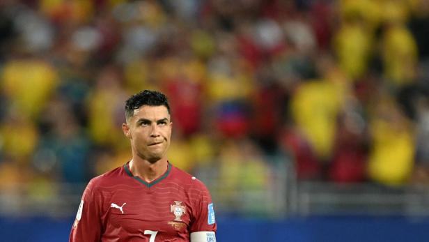 TOPSHOT-FBL-WC-2026-MATCH71-COL-POR
