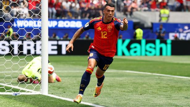 Pedro Porro köpfelt zum 2:0 ein. Die Spanier blicken in Richtung Achtelfinale.