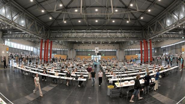 ++ THEMENBILD ++ AUFNAHMETESTS FÜR DIE MEDIZINISCHEN FAKULTÄT IN WIEN